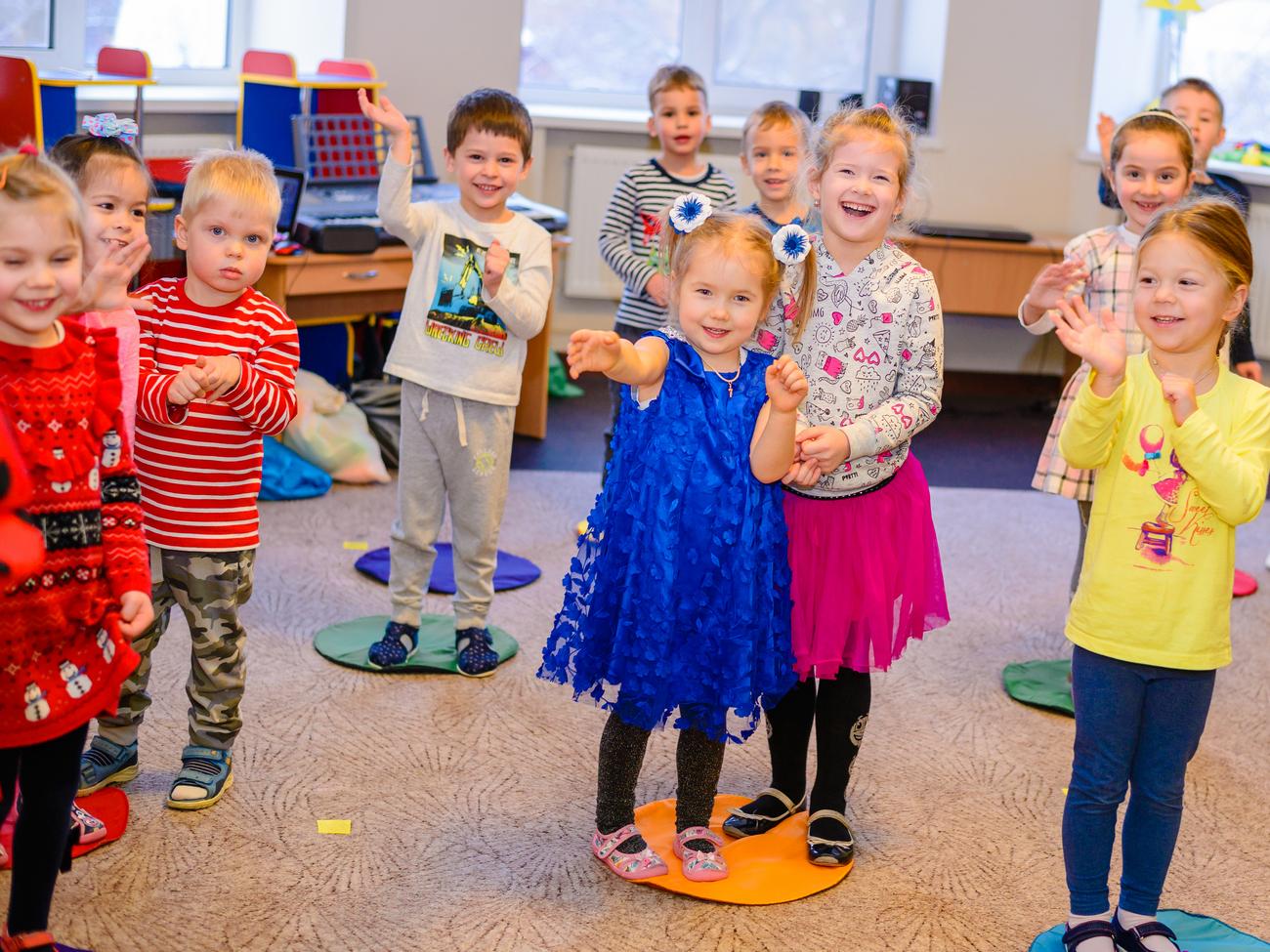 Конкурс на то кто первый займет кружок