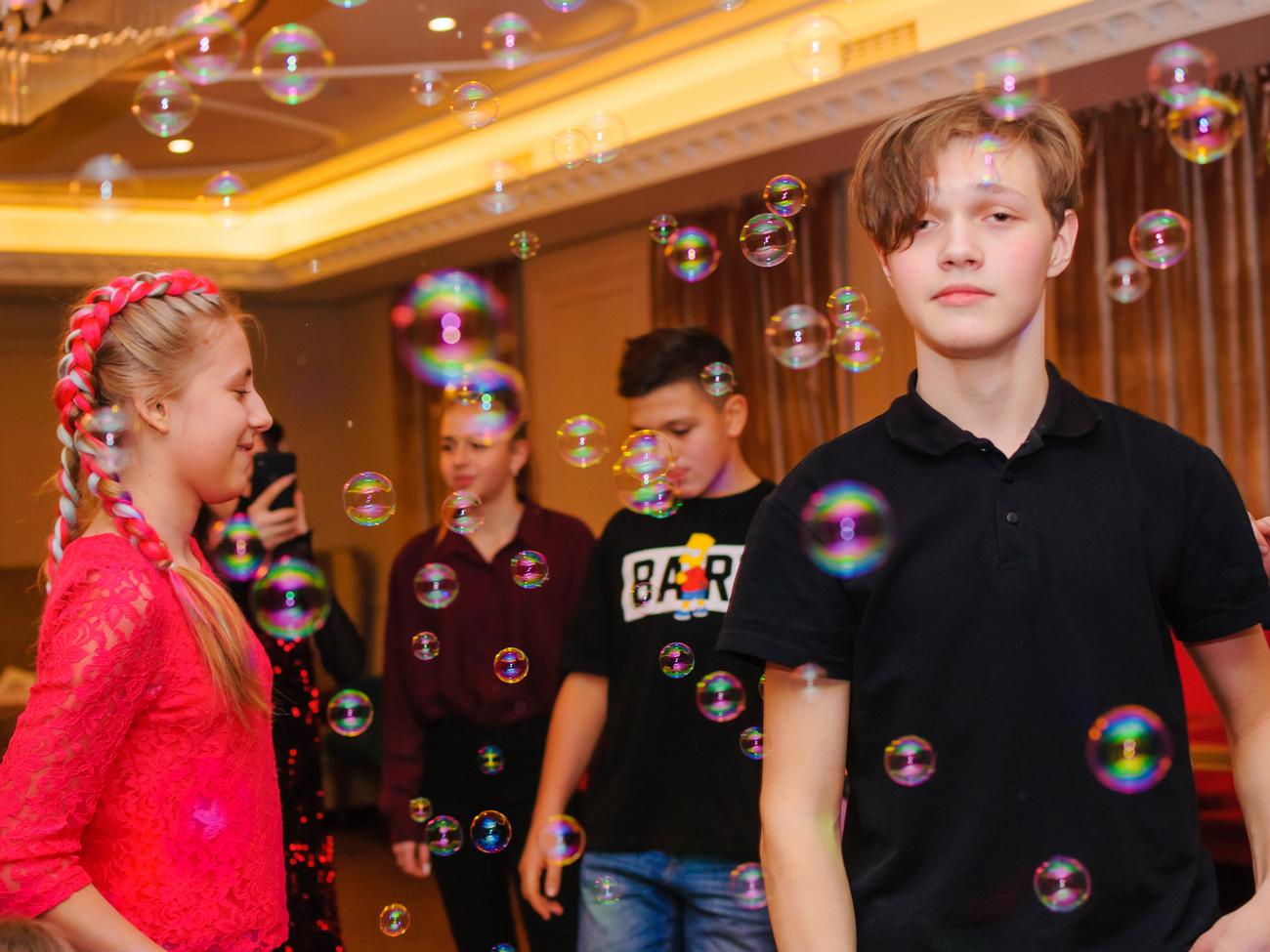 Ну и куда же без мыльных пузырей))