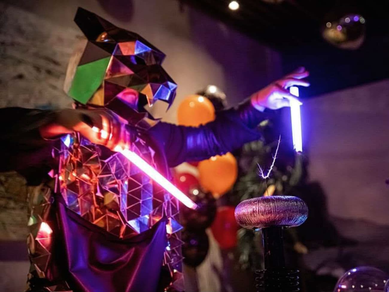 В программу детского дня рождения вошло Тесла-шоу